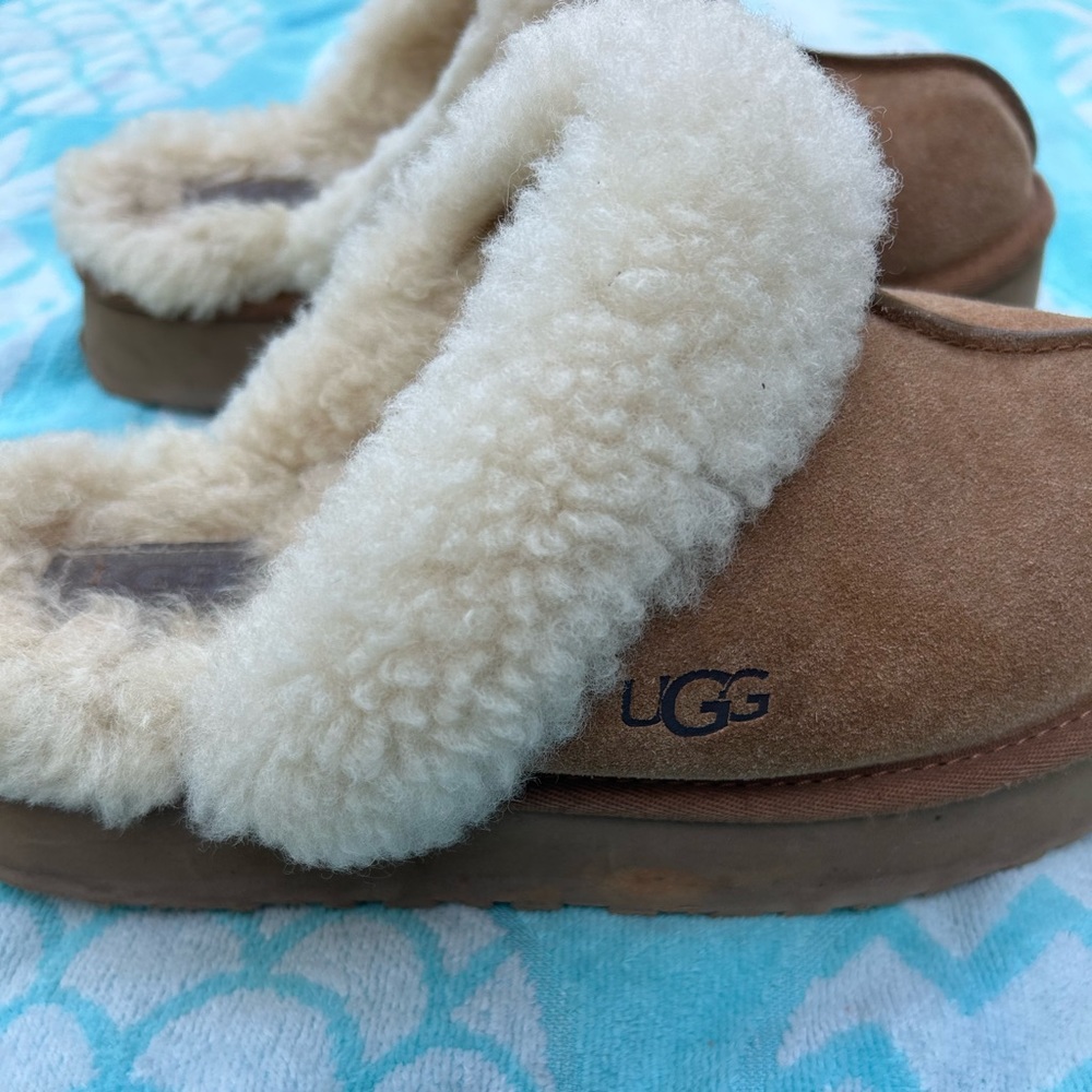 Disquette sheepskin UGG slipper